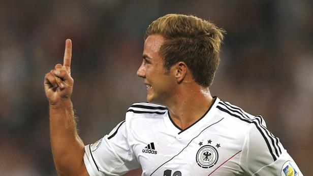 Mario Götze jubelt im Trikot der deutschen Nationalmannschaft.