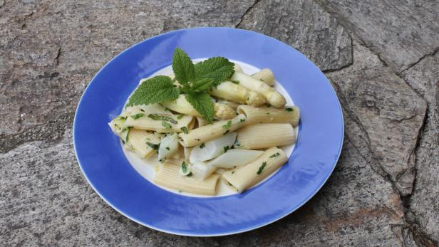 Spargel-Kräuter-Pasta