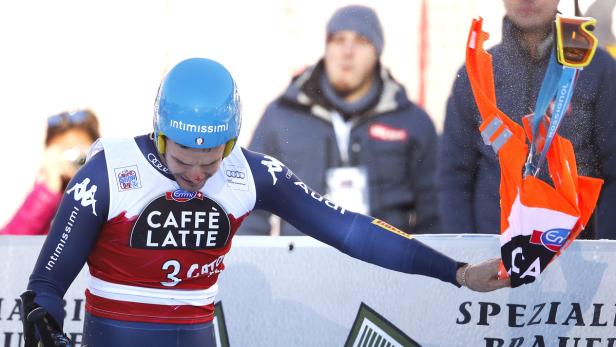 Christof Innerhofer kam mit einer Fahne ins Ziel und war &quot;not amused&quot;.