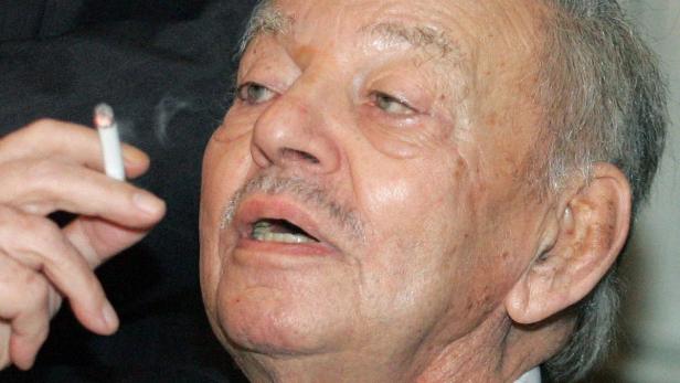 KARL WLASCHEK: Der österreichische Immobilien-Milliardär und einstige Gründer des Handelsriesen Billa starb am 31. Mai im Alter von 97 Jahren. Wlaschek hat nicht nur die 1996 an Rewe verkaufte Billa gegründet, sondern auch ein umfangreiches Immobilienimperium aufgebaut. Der Self-Made-Man gehörte zu den reichsten Österreichern.