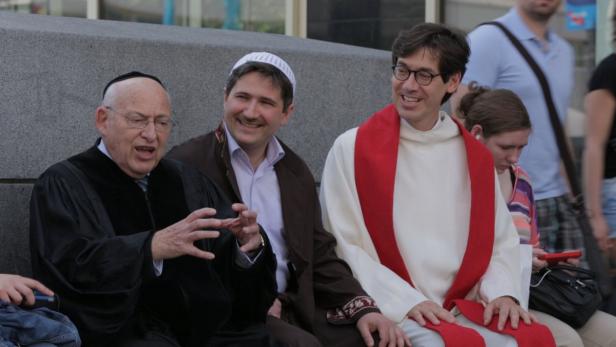 Rabbi Ben-Chorin, 78, Imam Sanci, 37, Pfarrer Hohberg, 47, (v. li.).