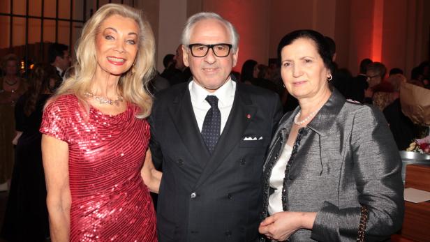 PR-Lady Elisabeth Himmer-Hirnigel (li.) und Aki Nuredini mit Gattin Regaip.