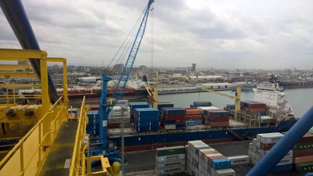 Umladekapazitäten in ghanesischem Hafen modernen Standards angepasst