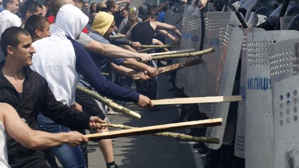 Training für den Ernstfall in Odessa – Innenministerium und Nationalgarde trainieren Zivilisten, wie man sich bei Massenunruhen verhält