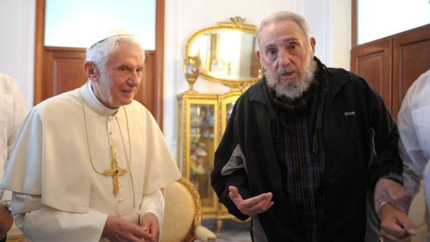 Papst Benedikt XVI. trifft sich mit Fidel Castro in Kuba.