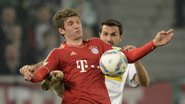 Thomas Müller vom FC Bayern München kämpft um den Ball.