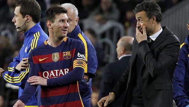 Luis Enrique (re.) darf sich glücklich schätzen, Lionel Messi in seinem Team zu haben.