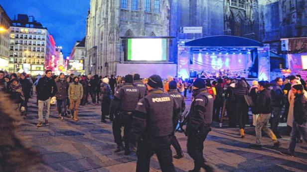 500 Polizisten waren am Wiener Silvesterpfad im Dienst: 600.000 Besucher ließen sich trotz Terrorwarnungen das Feiern nicht nehmen