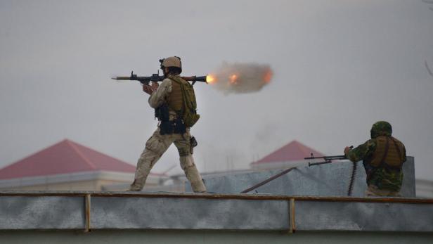 Afghanische Einsatzkräfte bekämpfen die Angreifer