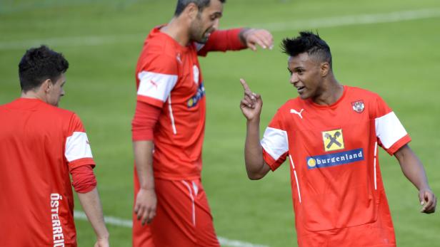 Zlatko Junuzovic (links) und Valentino Lazaro während des Trainings der österreichischen Fußball-Nationalmannschaft.