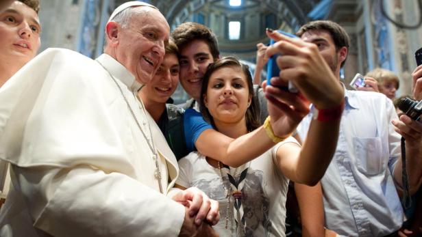 Sogar der Papst posierte 2013 für ein Selfie.