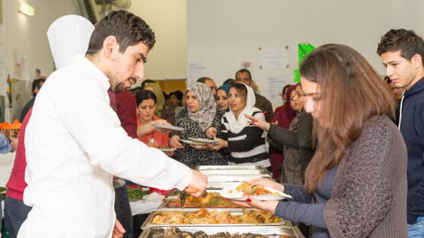 Flüchtlinge können etwa in der Flüchtlingshilfe selbst eingesetzt werden.