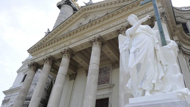 Vandalismus: Die eben fertig sanierte Engel-Statue wurde beschmiert.