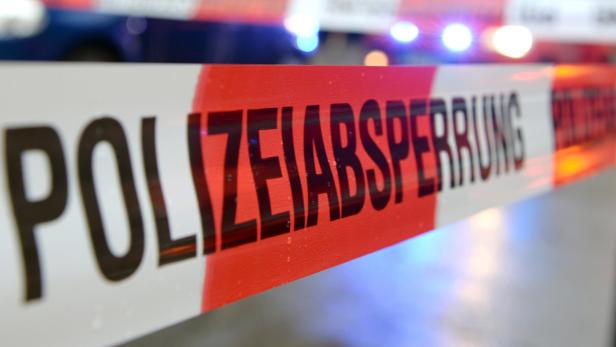 Symbolbild Polizeiabsperrung Symbolfoto.