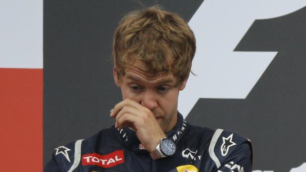 ReutersRed Bull Formula One driver Sebastian Vettel of Germany reacts on the podium following the German F1 Grand Prix at the Hockenheimring in Hockenheim July 22, 2012. Vettel was demoted from second to fifth in his home German Grand Prix on Sunday for l Red Bull ärgert sich über Vettel-Strafe