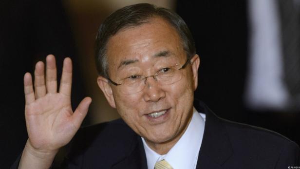 UNO-Chef Ban Ki Moon trägt Fackel