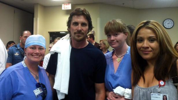 Christian Bale Blutbad: Batman-Darsteller besuchte Opfer