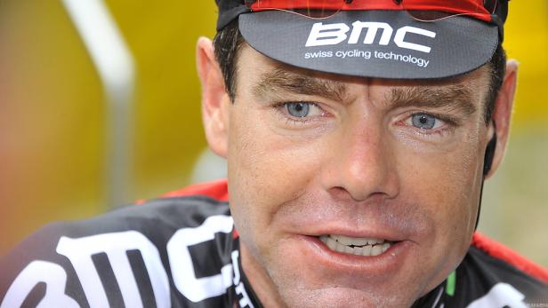Nahaufnahme des Radrennfahrers Cadel Evans mit BMC-Kappe.