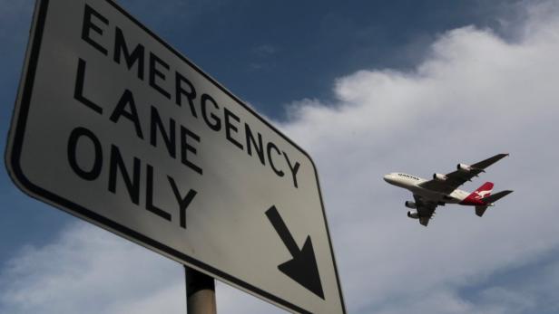 Im Jänner 2012 jedoch wurden erneut mehrere Risse in Tragflächen-Teilen des Airbus A380 entdeckt – diesmal an den Flügelrippen-Verbindern. Betroffen waren Maschinen der Fluglinien Qantas und Singapore Airlines sowie Testflugzeuge.