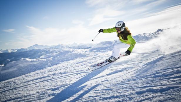 Die endlich weiß gewordene Winterlandschaft soll Skiurlauber ins Land locken – und das im Vergleich zum Vorjahr eher verhaltene Weihnachtsgeschäft kompensieren.