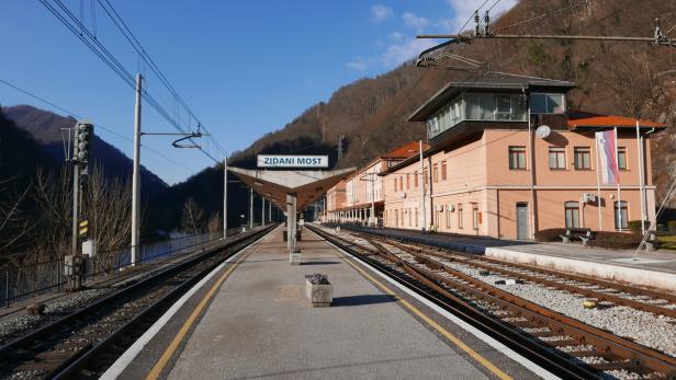 Großer kleiner Bahnhof: Hier biegen die Züge nach Zagreb in Richtung Süden ab
