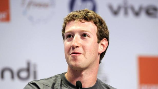 Mark Zuckerberg spricht bei einer Veranstaltung.