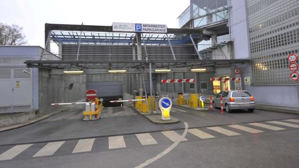 Der Garagenplatz im Grazer LKH kostet künftig mehr. Wer den Parkplatz aufgibt, kann gratis mit Bim und Bus zur Arbeit fahren.