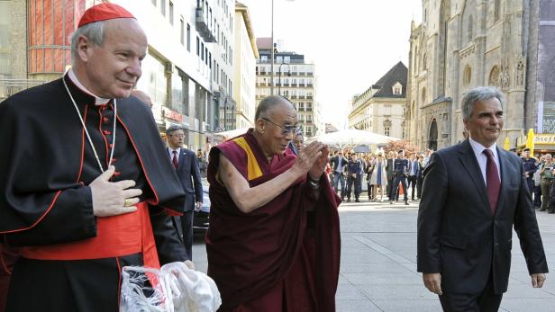 Der Dalai Lama trifft Kardinal Christoph Schönborn in Wien.