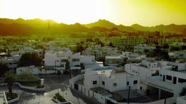 Sonnenaufgang im Stadtteil Al-Ruwi der omanischen Hauptstadt Maskat.