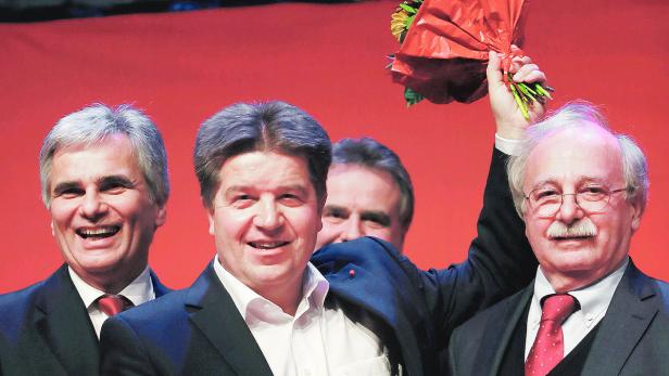 Beim Parteitag 2013 in Wels erhielt Entholzer (mit Faymann,li., und Ackerl) 95,5 Prozent Zustimmung.