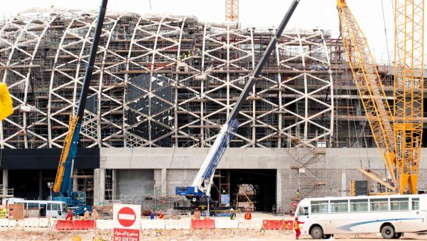 Stein des Anstoßes: Die verheerenden Arbeitsbedingungen auf den WM-Baustellen in Katar werfen ein schiefes Licht auf die WM-Vergabe an das kleine Emirat.