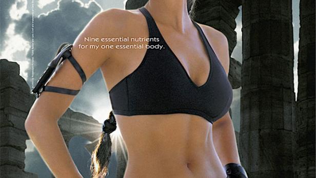 Angelina Jolie als Lara Croft in einer „Got Milk?“-Werbung für „Tomb Raider: Die Wiege des Lebens“.
