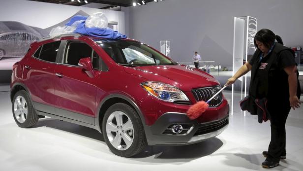 Auf Hochglanz poliert wird dieser Buick Encore noch kurz vor dem Start der Auto-Show in Detroit.