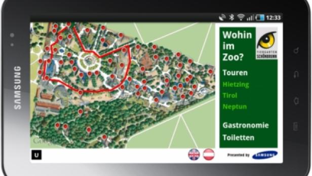 Ein Tablet zeigt eine Karte des Tiergartens Schönbrunn mit Routen und Informationen.