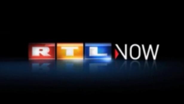 Das Logo von RTL Now auf einem schwarzen Hintergrund.