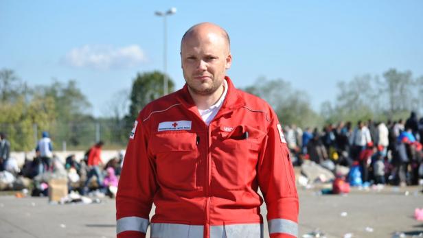 Tobias Mindler, Sprachrohr des Roten Kreuzes, im Einsatz