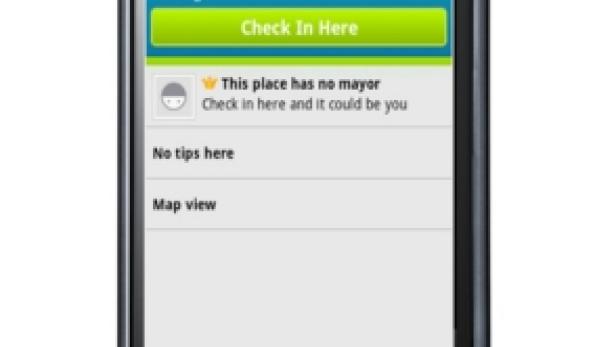 Ein Samsung-Smartphone zeigt die Foursquare-App mit dem Eintrag „3Planal, Coburgstraße“.