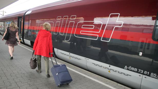 Mit den modernen Zügen, hier etwa der Railjet, ging auch die Anzahl der Störungen zurück.