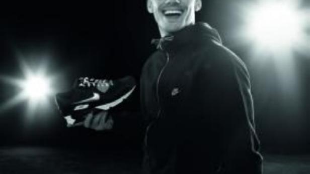 SneijederWesleyNikeFootLocker_400x301.jpg