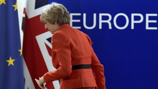 Theresa May: Hält ihr Plan, den Austrittsprozess im März 2017 zu starten?
