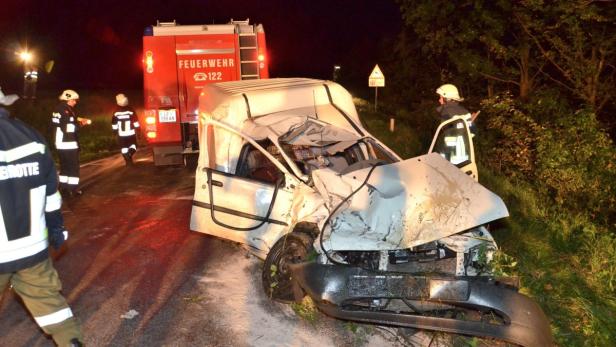 Tochter stirbt bei Crash mit Bus