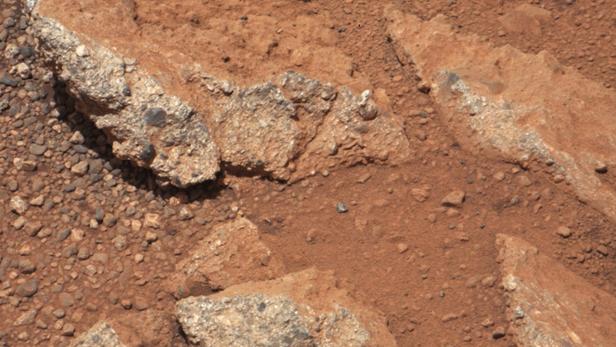 Curiosity fotografiert Flussbett auf Mars