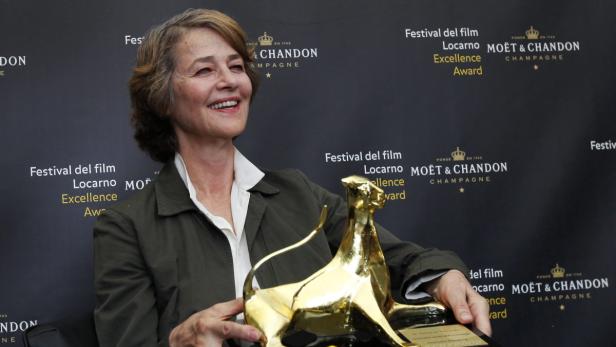 Charlotte Rampling mit dem Excellence Award des Filmfestivals Locarno.