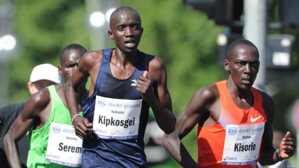Mehrere Läufer beim Berlin-Marathon, darunter Nathaniel Kipkosgei und Mathew Kisorio.