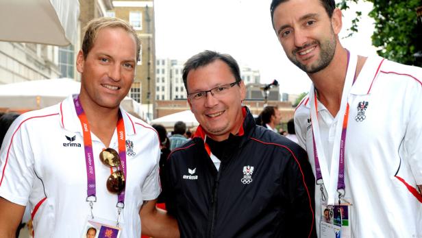 Der Minister mit Beachvolleyballern Horst/Doppler