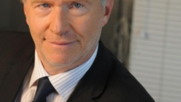 PelinkaPeter1CNewsHergott_266x400.jpg