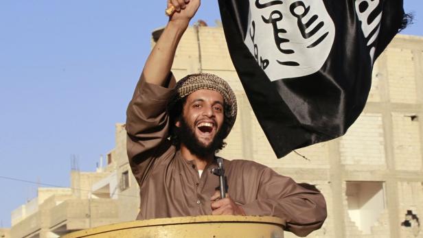 Ein Kämpfer des IS in al-Rakka 2014