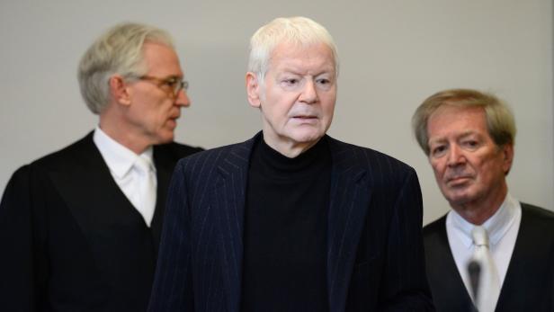 Anton Schlecker, 72, (Mitte, mit seinen Anwälten) musste 2012 Insolvenz anmelden