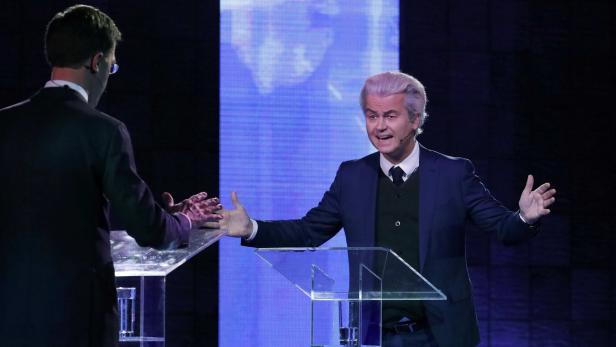 Angriffig, wie erwartet: Wilders (r.) im TV-Duell gegen Premier Rutte