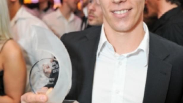 PansyMartinAustrianClubAwardCsmsat_266x400.jpg